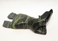 QINNUAJUAQ Pee - Ours nageant